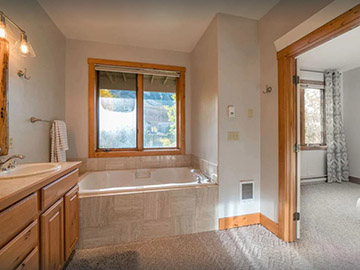 large indoor jacuzzi in 3 bedroom crested butte home for rent